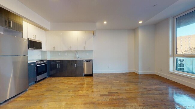 Foto del edificio - 138-28 Queens Blvd