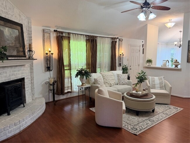 Foto del edificio - 8602 Lazy Brook Ln