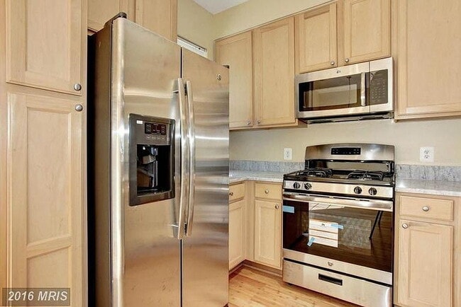 Building Photo - SINGLE FAMILY HOME.