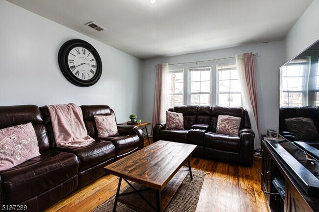 Foto del edificio - 292 Sussex Ave