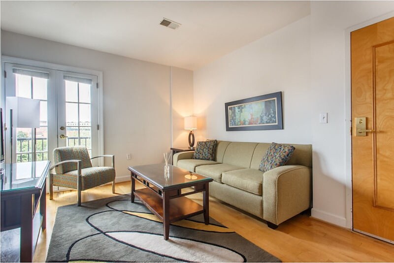 Primary Photo - 724 S Wolfe St
