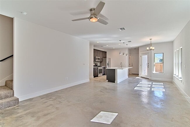 Foto del edificio - 8103 West Gate Blvd