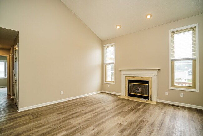 Foto del edificio - 385 Rutherford Ave