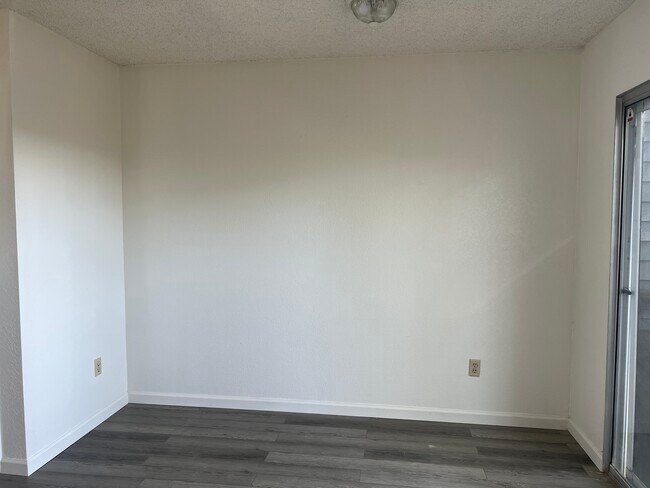 Building Photo - 714 Tanner Dr