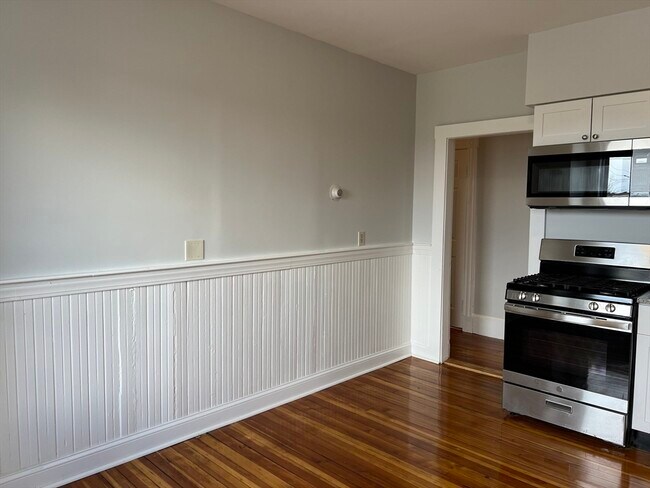 Foto del edificio - 56-60-60 Cottage St