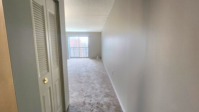 Building Photo - 65 North Point Dr