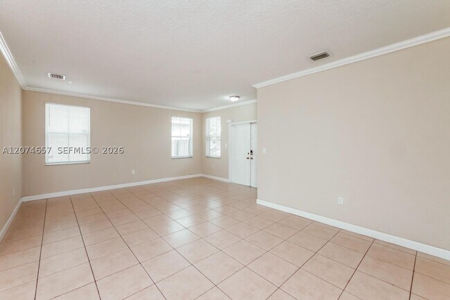 Foto del edificio - 8013 NW 198th St