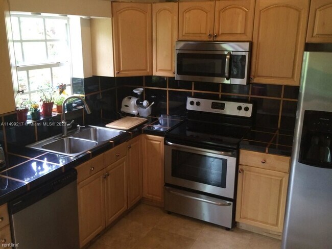 Foto del edificio - 4 br, 2 bath House - 860 NE 123rd St
