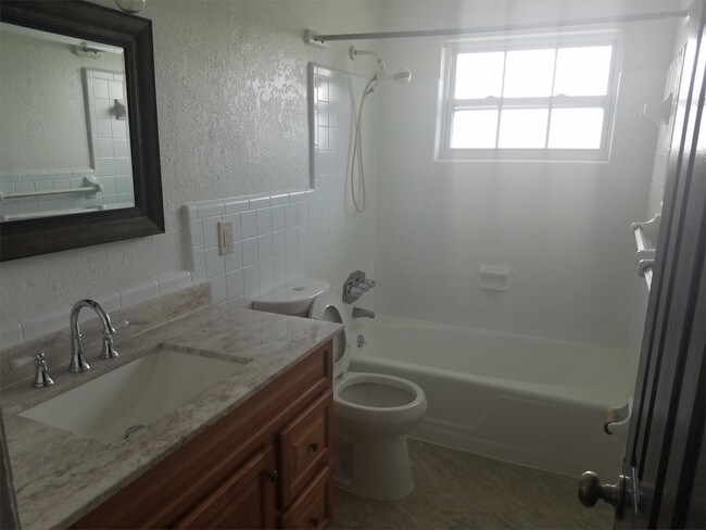 Foto del edificio - 5817 Hibiscus Rd