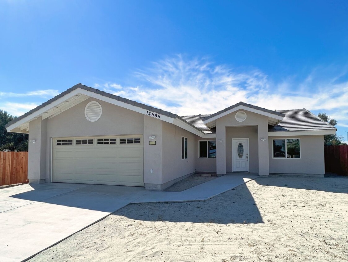 Primary Photo - 14565 Cabazon St
