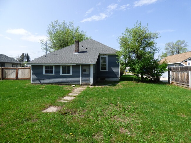 Building Photo - 1115 3rd Ave S