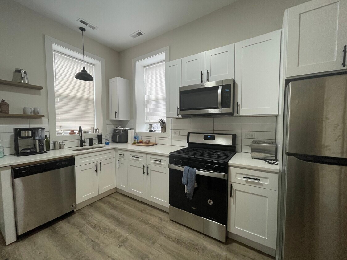 Foto principal - 3203 W Armitage Ave