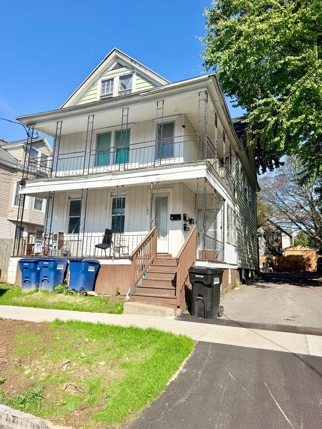 Building Photo - 140-42 Grumbach Ave