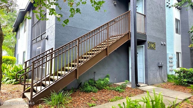 Building Photo - 190 Riverbend Dr