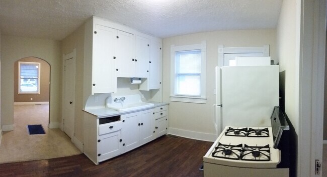 Kitchen - 714 W Elm St
