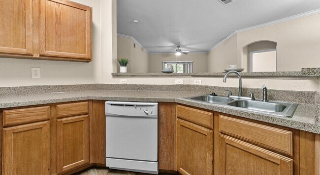 Foto del edificio - 5720 Forest Park Rd