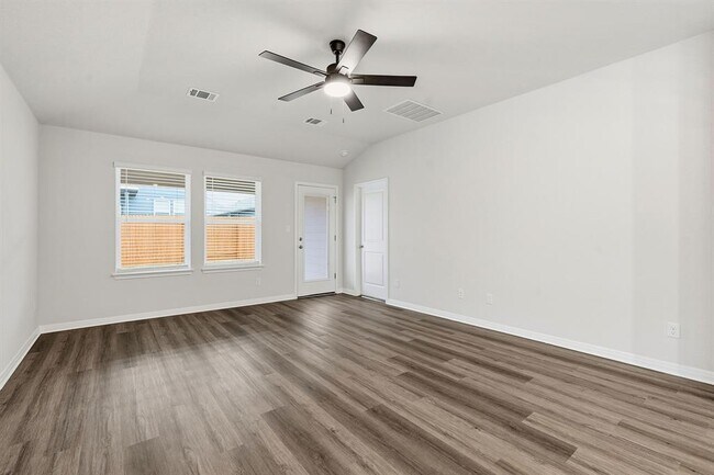 Foto del edificio - 825 Sun Grv Trl