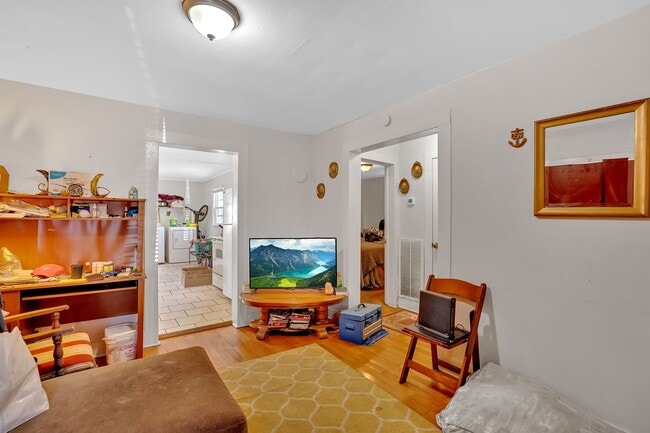 Sala de estar - 203 3rd Ave NE