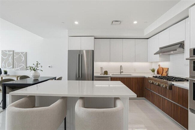 Building Photo - 400 Central Ave