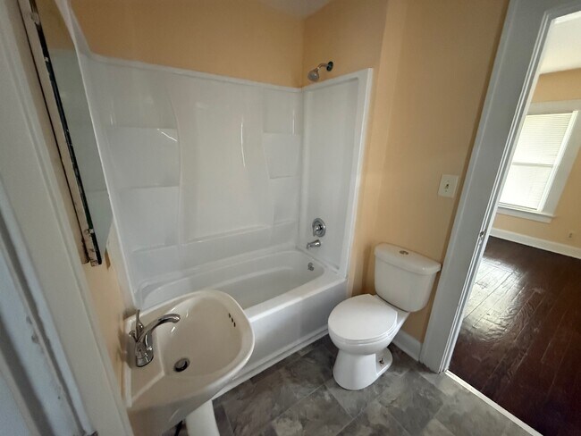 Foto del edificio - 958 N F St