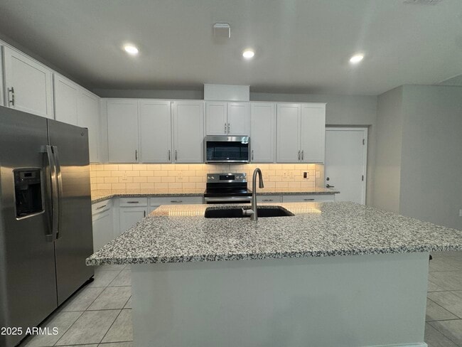 Building Photo - 775 E Furness Dr