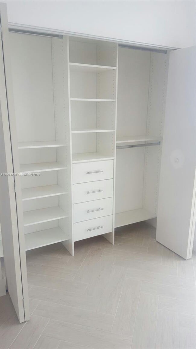 Building Photo - 600 NE 27th St