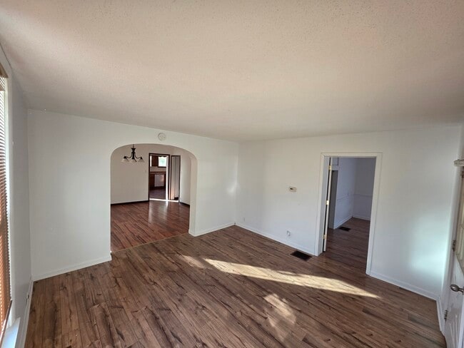 Building Photo - 3 bedroom house FOR RENT