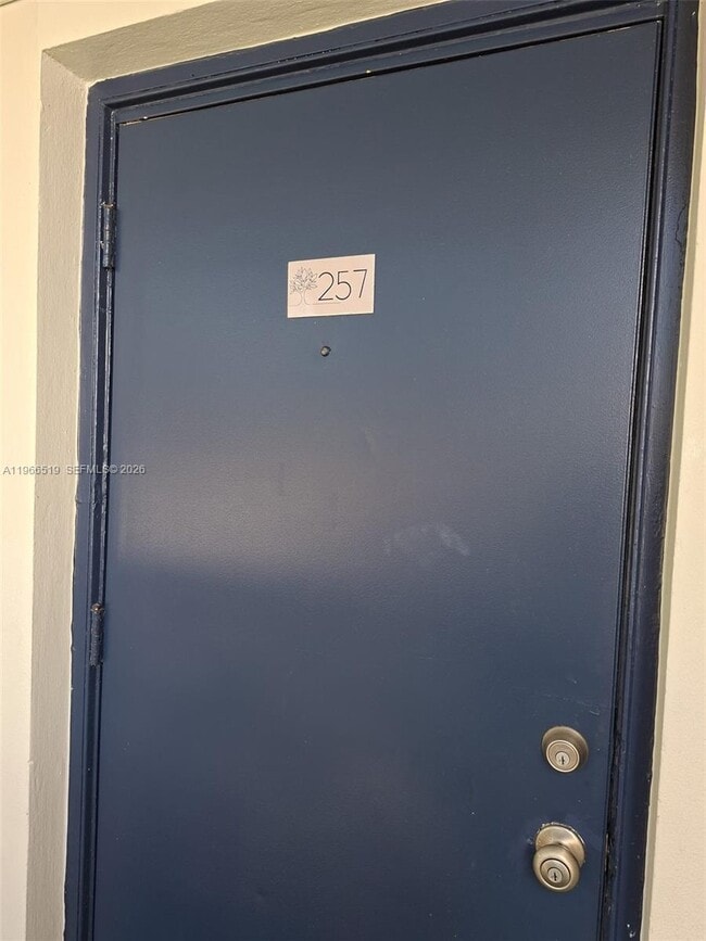 Foto del edificio - 13025 Emerald Dr