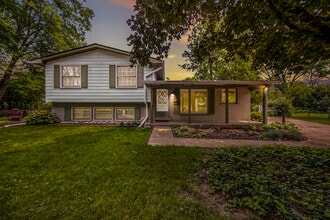 Building Photo - 2923 Burlington Ct