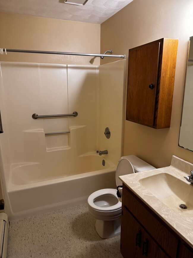 Building Photo - 1917 Hartle Ave