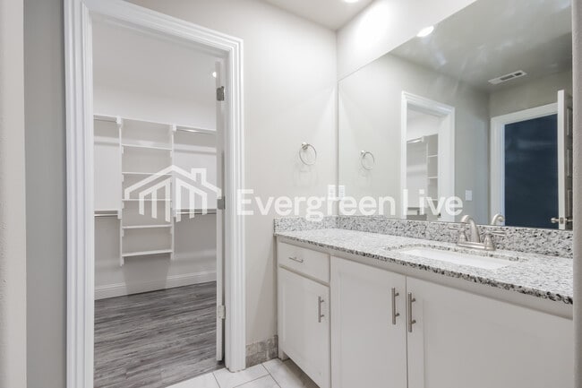 Foto del edificio - 600 E Osage Trce