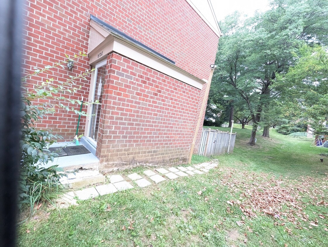 Primary Photo - 10728 Bridlerein Terrace