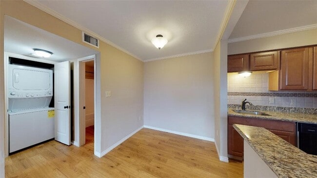 Foto del edificio - 904 University Oaks Blvd