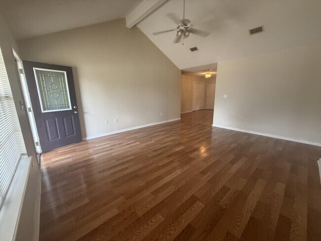 Foto del edificio - 535 N Forest Dr