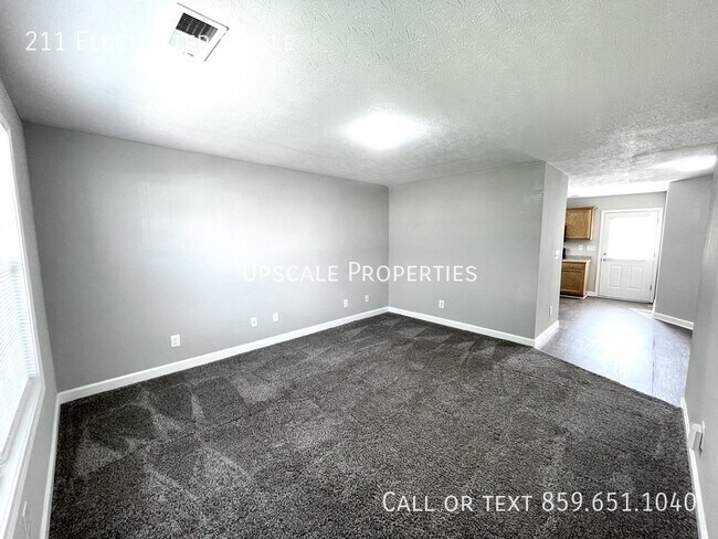 Foto del edificio - 211 Elkchester Cir