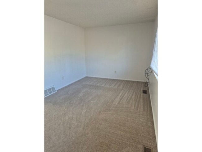 Building Photo - Single Family Home