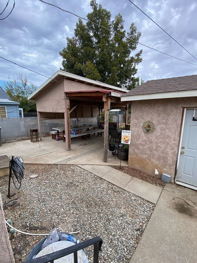 Foto del edificio - Merced Charm!