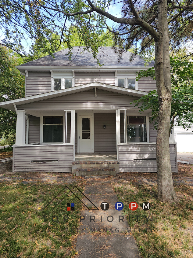 Primary Photo - 3 Bedroom | 1 Bathroom Single Family Home ...