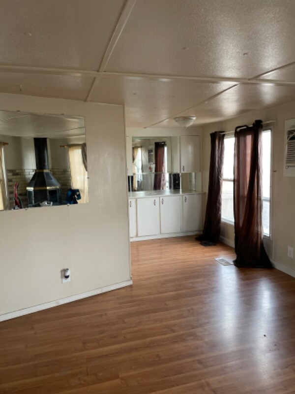 Primary Photo - 515 N 6th Ave