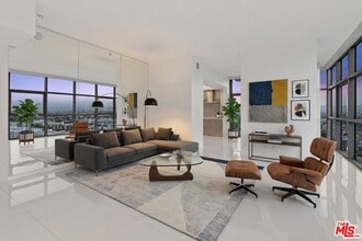 Building Photo - 13700 Marina Pointe Dr