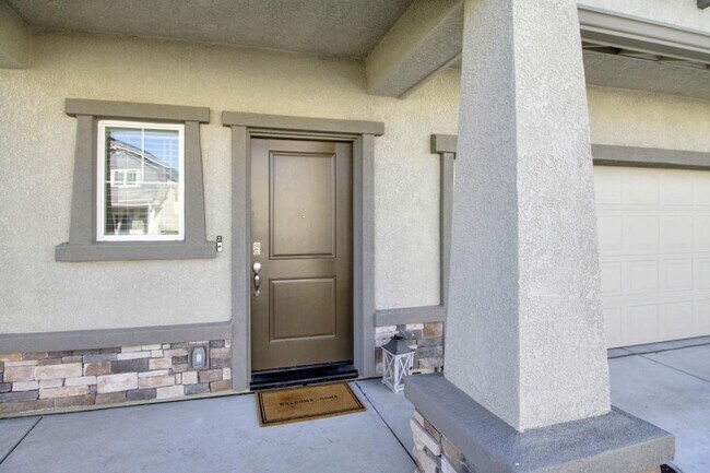 Foto del edificio - Brand New SOLAR Home in West Rosevile