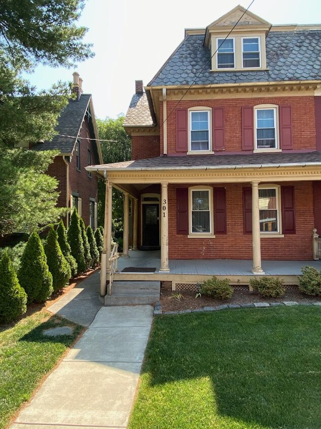 Apartment on 2nd and 3rd floors - 301 S West End Ave