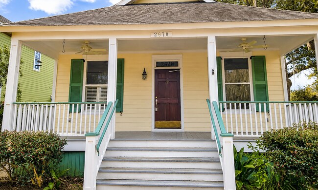 Building Photo - Updated 3-Bedroom Beaufort Home with Screened Porch & Fenced Yard