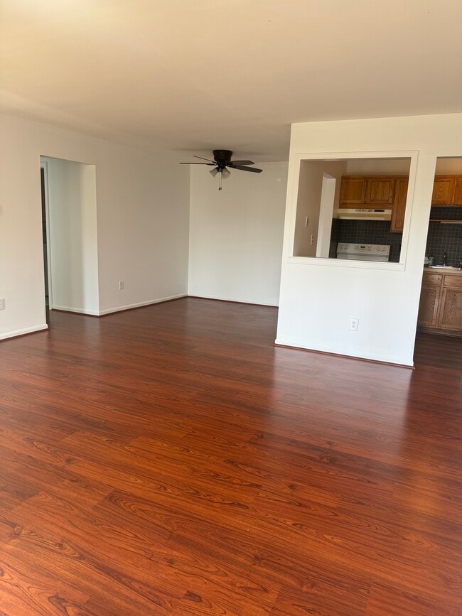 Building Photo - 809 Sunset Ln