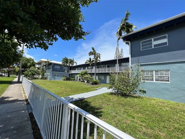 Foto del edificio - 16851 NE 21st Ave