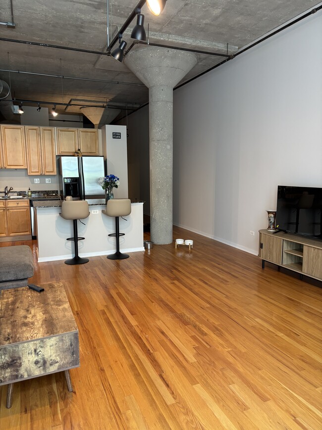 Kitchen - 900 N Kingsbury St