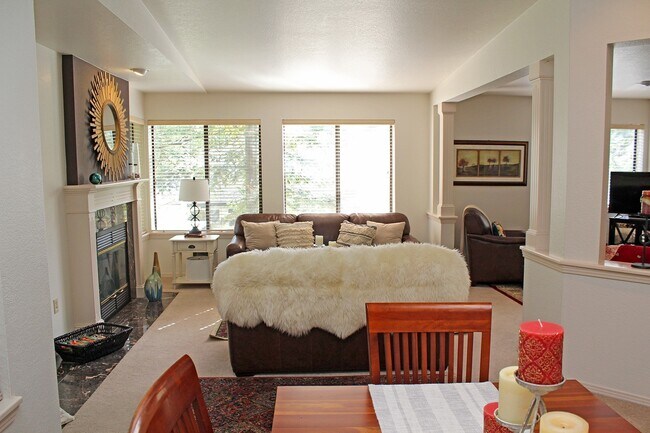 Foto del edificio - 5064 Foothills Dr