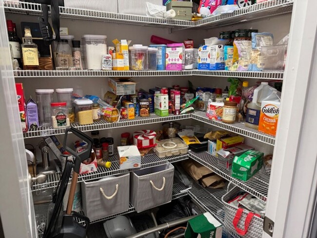 Building Photo - Like New 4/2.5 St. Augustine