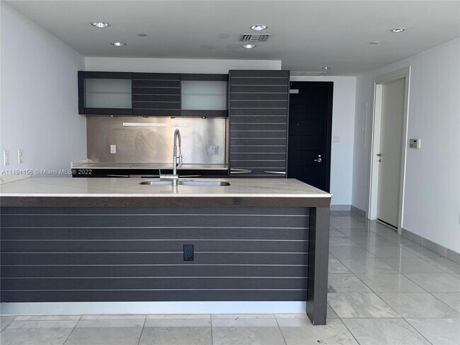 Building Photo - 200 Biscayne Blvd Way