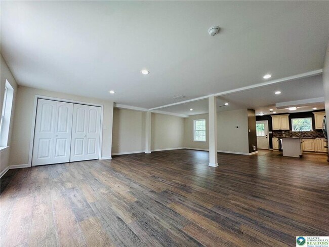 Building Photo - 2671 Levans Rd